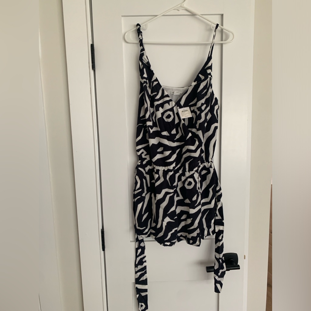 Club Monaco Jumpsuit Size8 100 SilkBrand New